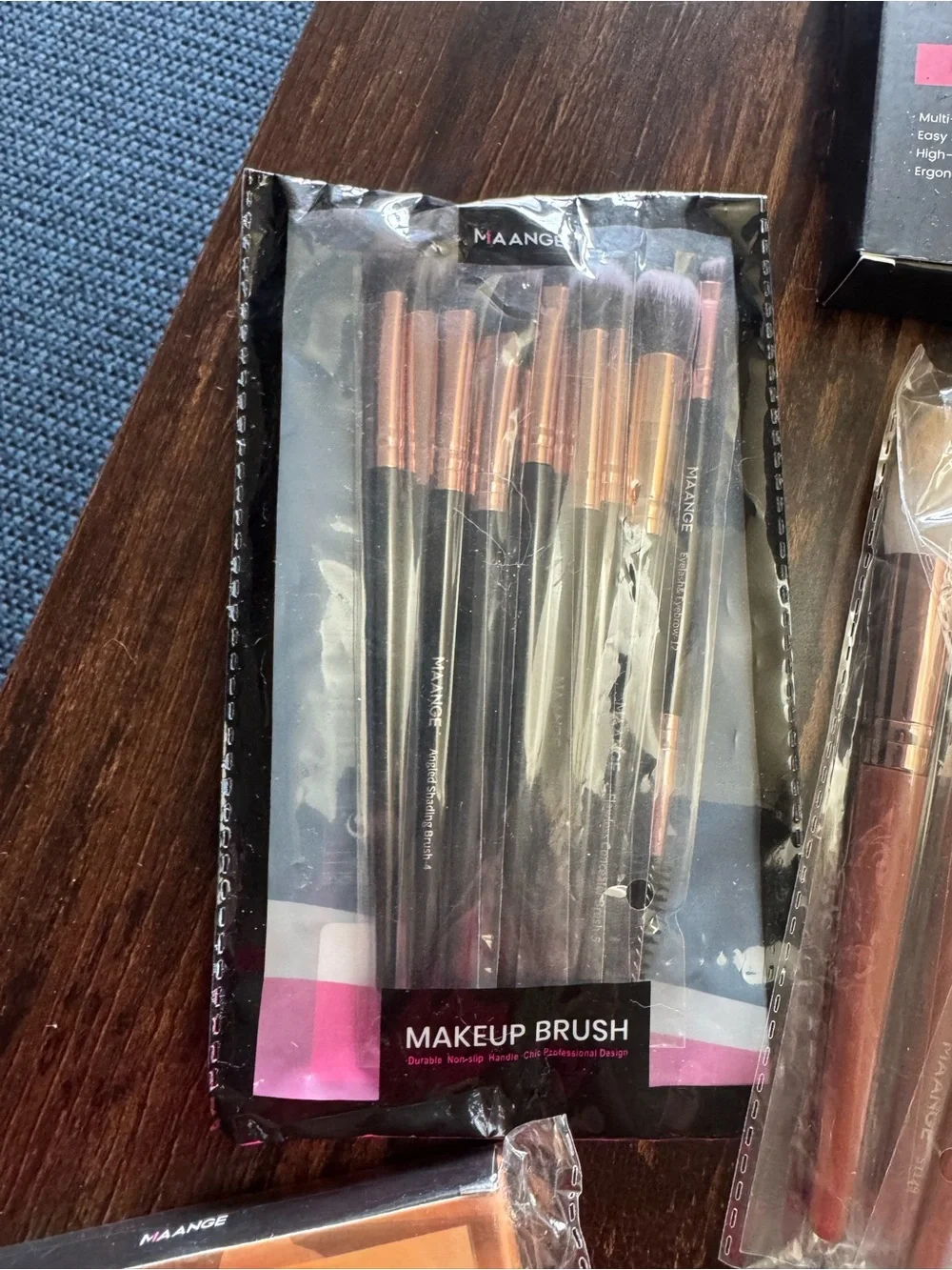 MAANGE Professional Makeup Brush Set - Black & Gold Packaging